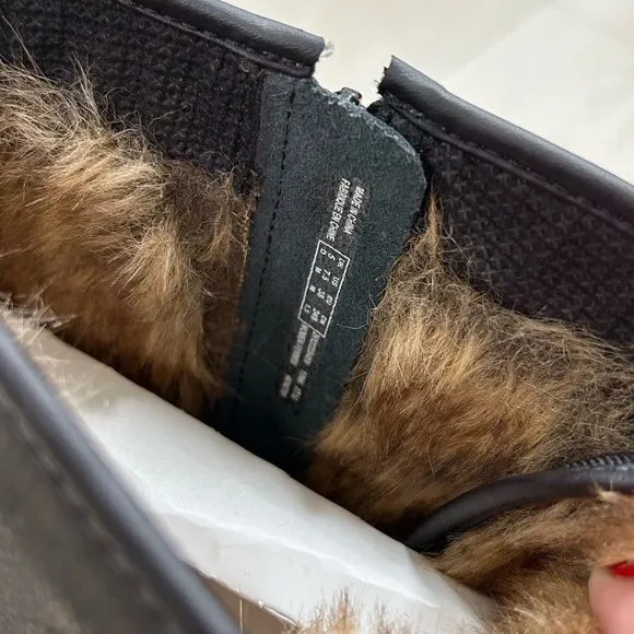 Clark’s Carina Pluma Black Fur Lined Snow Boots