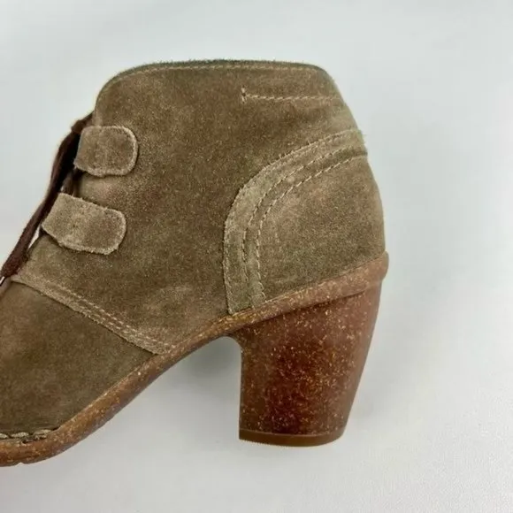 Clarks Carleta Lyon Taupe Suede Chunky Heel Ankle Boots 7