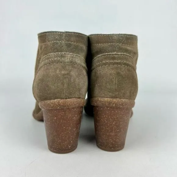 Clarks Carleta Lyon Taupe Suede Chunky Heel Ankle Boots 7