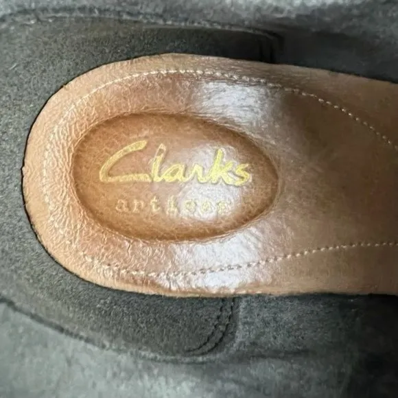 Clarks Carleta Lyon Taupe Suede Chunky Heel Ankle Boots 7