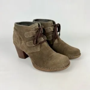Clarks Carleta Lyon Taupe Suede Chunky Heel Ankle Boots 7
