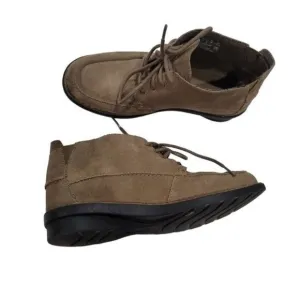 Clarks Class Nikki Boots Size 6 M