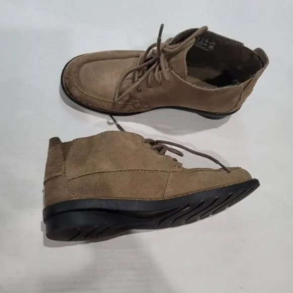 Clarks Class Nikki Boots Size 6 M