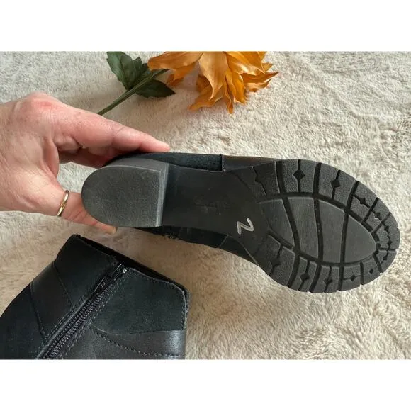 Clarks Collection Black Suede Leather boots Size 7