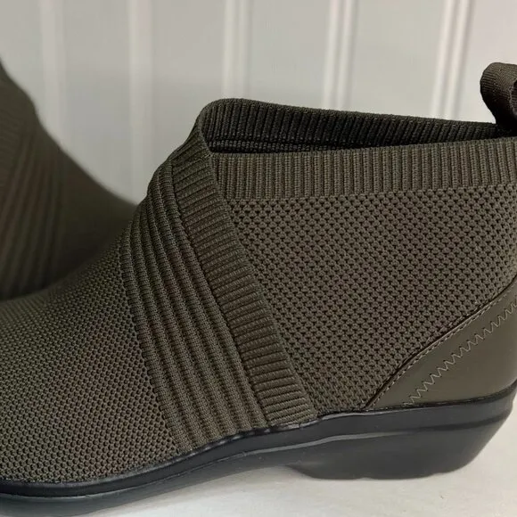 Clark's Dark Olive Sashlyn Ankle Boot - Women Size 8