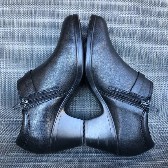 Clarks Emily 2 Erin Pump Leather Black Ankle Boots Chunky Heel women’s size 5.5