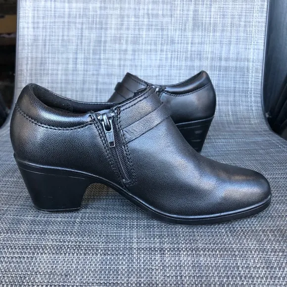 Clarks Emily 2 Erin Pump Leather Black Ankle Boots Chunky Heel women’s size 5.5