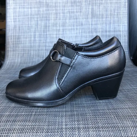 Clarks Emily 2 Erin Pump Leather Black Ankle Boots Chunky Heel women’s size 5.5