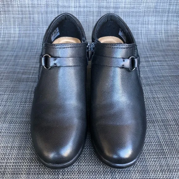 Clarks Emily 2 Erin Pump Leather Black Ankle Boots Chunky Heel women’s size 5.5