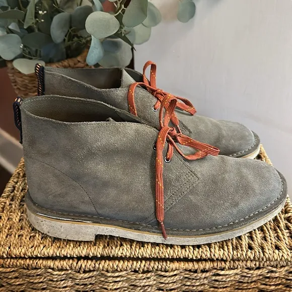 Clarks | Men’s | Bushacre 3 | chukka | olive | suede | lace up | 9 1/2 M | boots