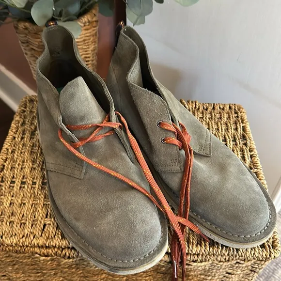 Clarks | Men’s | Bushacre 3 | chukka | olive | suede | lace up | 9 1/2 M | boots