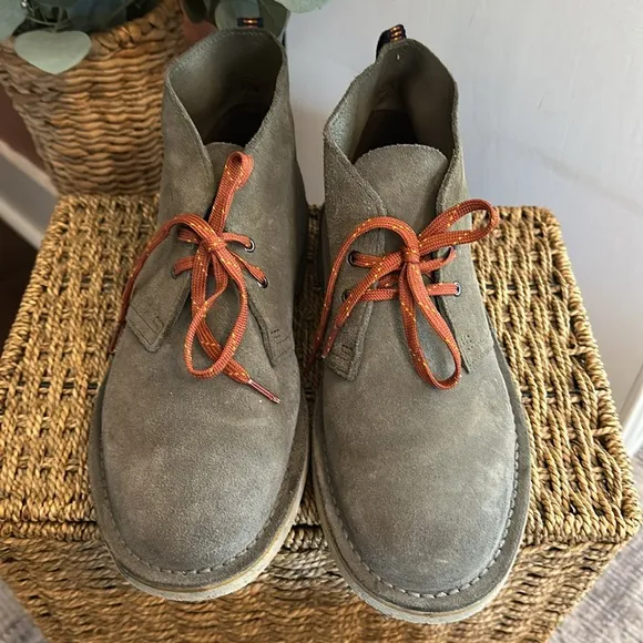 Clarks | Men’s | Bushacre 3 | chukka | olive | suede | lace up | 9 1/2 M | boots