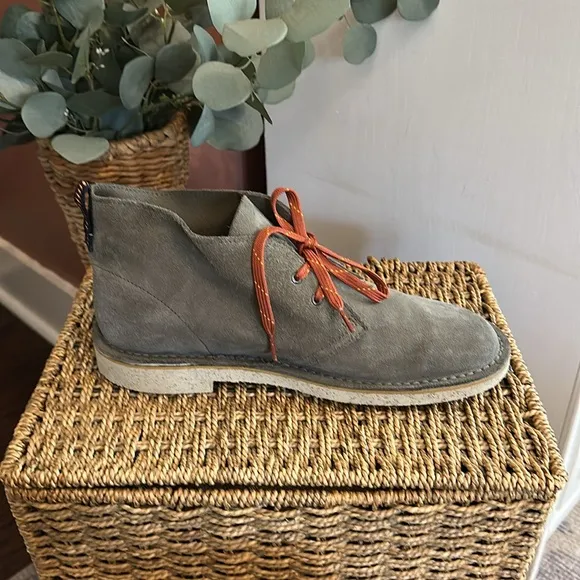 Clarks | Men’s | Bushacre 3 | chukka | olive | suede | lace up | 9 1/2 M | boots