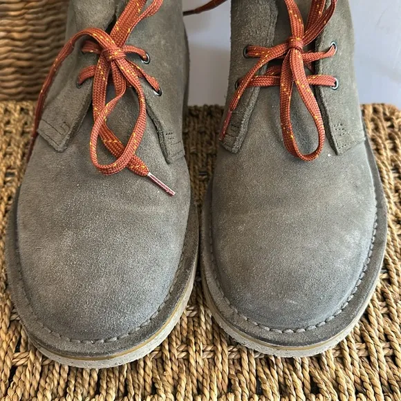 Clarks | Men’s | Bushacre 3 | chukka | olive | suede | lace up | 9 1/2 M | boots