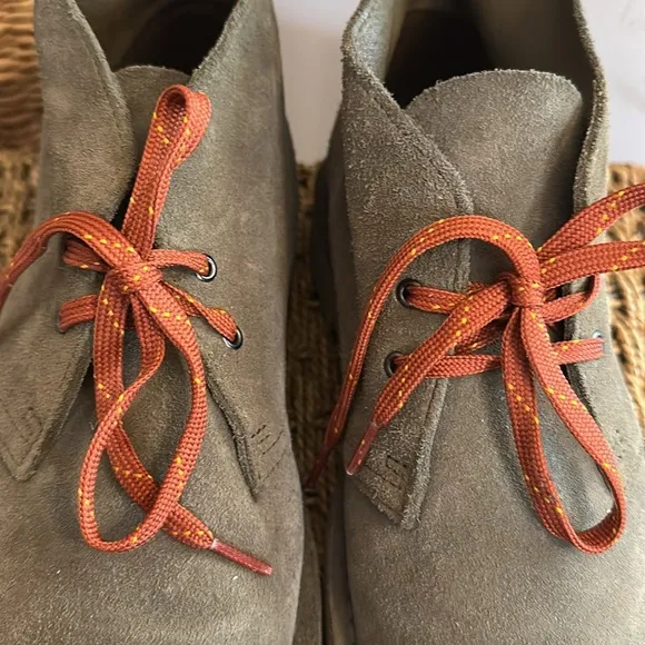 Clarks | Men’s | Bushacre 3 | chukka | olive | suede | lace up | 9 1/2 M | boots
