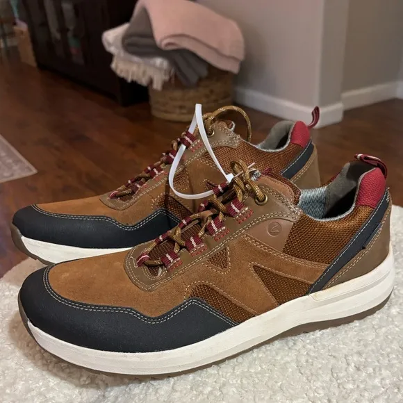 CLARKS MENS WELLMAN TRAIL AP WATERPROOF HIKING BOOTS IN DARK TAN, SIZE 12 NEW