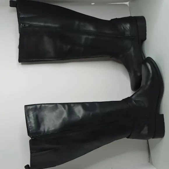 Clarks- Plaza Impress- Leather Riding Boots   size 9