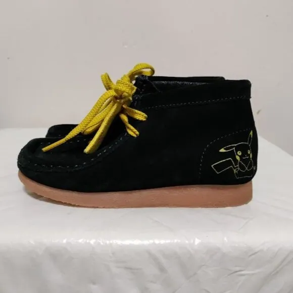 Clarks Pokeman Unisex Wallabee Mist Suede Boots Kids 10