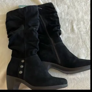 Cliffs by White Mountain boots.