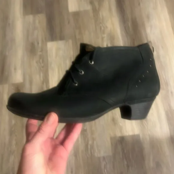 Cob Hill by New Balance Aria leather Ankle Boots size 9 wide black