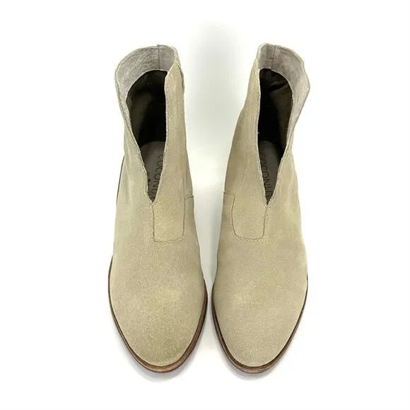 COCONUT By MATISSE “CECILIA” TAN/GRAY LEATHER CHUNKY HEEL NOTCHED FRONT BOOTIE🆕