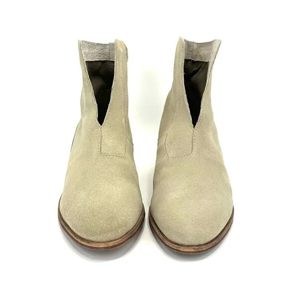COCONUT By MATISSE “CECILIA” TAN/GRAY LEATHER CHUNKY HEEL NOTCHED FRONT BOOTIE🆕