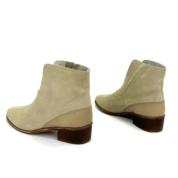 COCONUT By MATISSE “CECILIA” TAN/GRAY LEATHER CHUNKY HEEL NOTCHED FRONT BOOTIE🆕