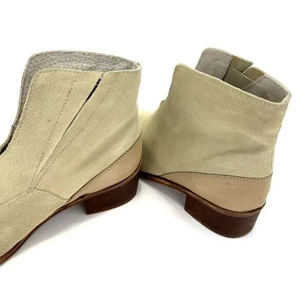 COCONUT By MATISSE “CECILIA” TAN/GRAY LEATHER CHUNKY HEEL NOTCHED FRONT BOOTIE🆕