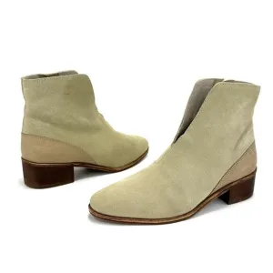 COCONUT By MATISSE “CECILIA” TAN/GRAY LEATHER CHUNKY HEEL NOTCHED FRONT BOOTIE🆕