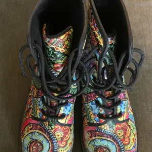 Colorful Boots Sz 10 woman’s or 8 men’s, sun/moon design, psychedelic look