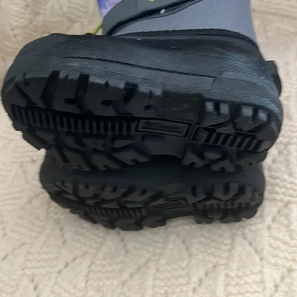 Columbia kids winter waterproof thermal boots with removable insulation 7