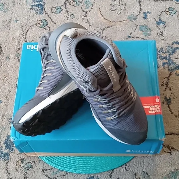 Columbia men's boots-NEW