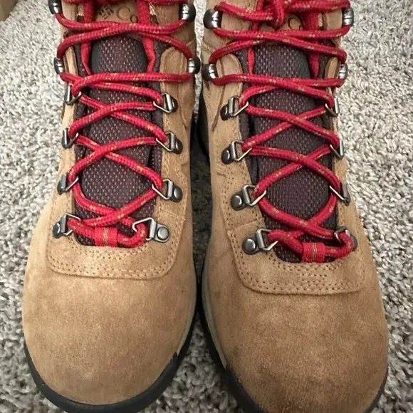 Columbia Newton Ridge Plus Waterproof Amped Elk Mountain Red Boots Wide Size 8W