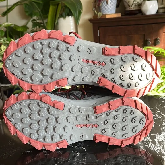 🥾Columbia Peakfreak™ II Mid Outdry™ Women’s Boots-9-Dark Grey/ Coral-NWT
