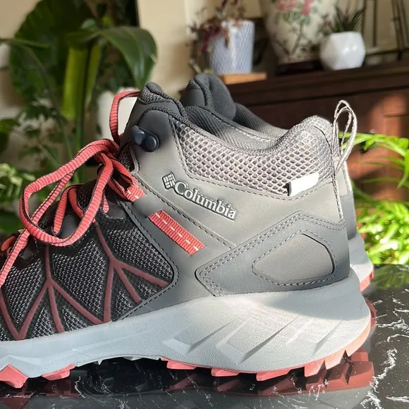 🥾Columbia Peakfreak™ II Mid Outdry™ Women’s Boots-9-Dark Grey/ Coral-NWT