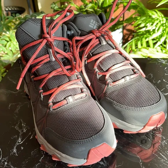🥾Columbia Peakfreak™ II Mid Outdry™ Women’s Boots-9-Dark Grey/ Coral-NWT