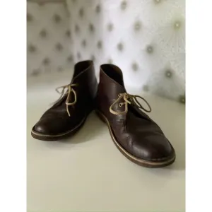 COPY - Clark's Originals women's Chukka boots in dark brown leather. Size 8.