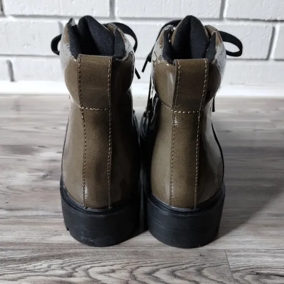 Cougar Nash Waterproof Boots Stone Crinkle Patent Women's size 10