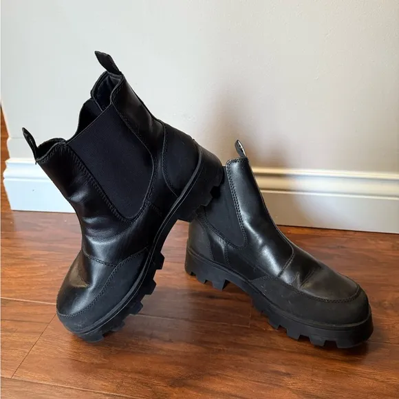 Cougar Shani Leather Waterproof Snow Boots, Black Chunky Chelsea Boots-Size 10
