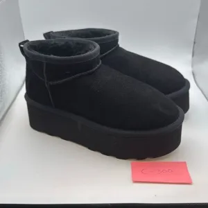 CUSHIONAIRE Hippy Women’s Platform Ankle Boots SIZE 6 BLACK