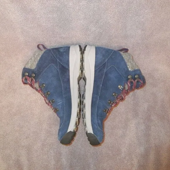 DANNER Women ADRIKA Hiker BOOTS Size 8.5 WOOL Suede WATERPROOF Mountain NAVY Lug