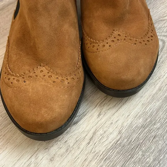David Tate Women’s (8.5W) Tan Suede Leather Wingtip Ankle Side Zipper Boots