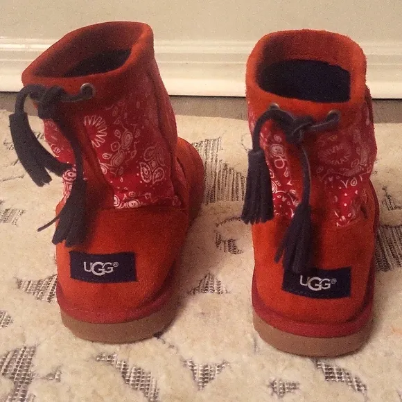 DEAL! UGGS Kaelou Bandana Red suede boots sz 4