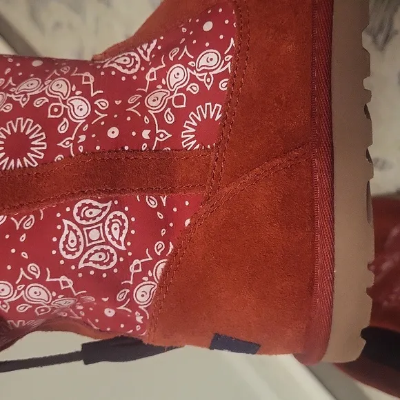 DEAL! UGGS Kaelou Bandana Red suede boots sz 4