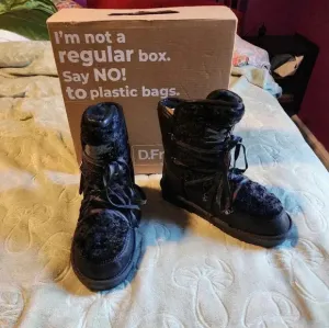D.Franklin Snow Boots Size EU 38 / US 7 Napatec Plush Black Faux Fur Lined NIB