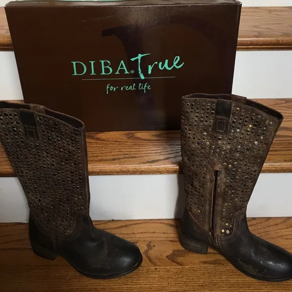 Dina.true BOOTS size 7 BROWN Leather/WITH STUDS