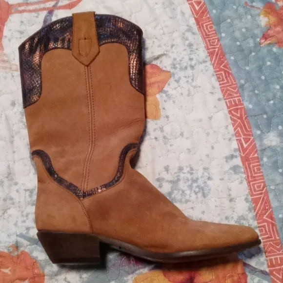 Dingo boots  tan/brown suede snakeskin trim 6.5
