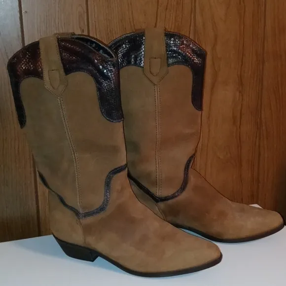 Dingo boots  tan/brown suede snakeskin trim 6.5