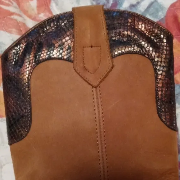 Dingo boots  tan/brown suede snakeskin trim 6.5