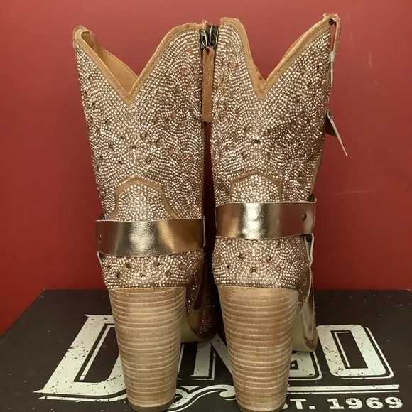 DINGO NWT Crown Jewel Sz10 Rose Gold Sparkly Western Boots 4”Stacked Hee…